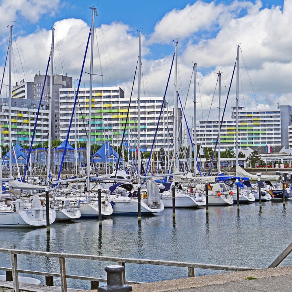 Hafen und Schiffe in Damp